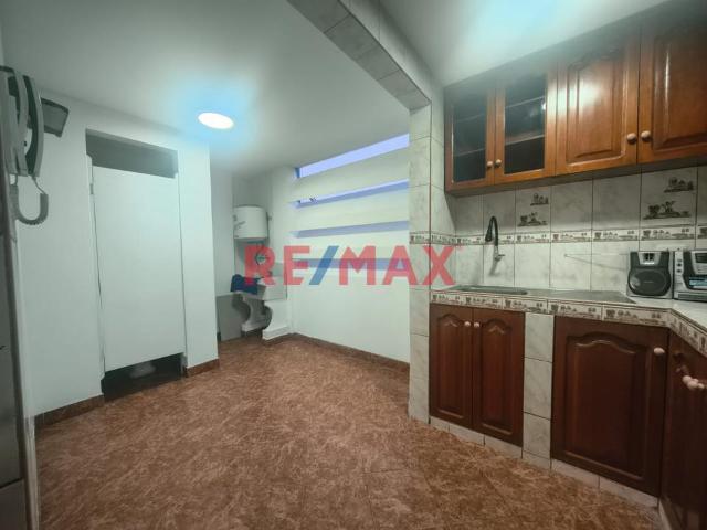 Vendo Estratégico Departamento De 2 Habitaciones En Breña: Vida Urbana, Conectividad Y Áreas Recreativas