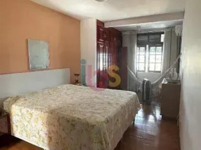 Vendo Excelente Casa com 4/