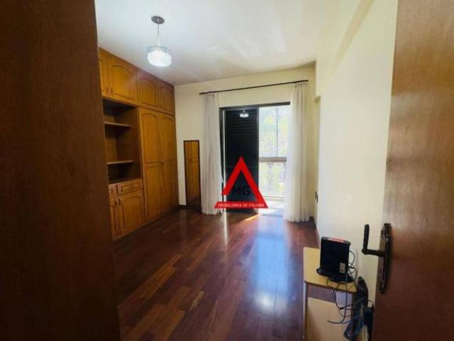 VENDO EXCELENTE APARTAMENTO NA AVENIDA BPS NO CENTRO DE ITAJUBÁ/MG