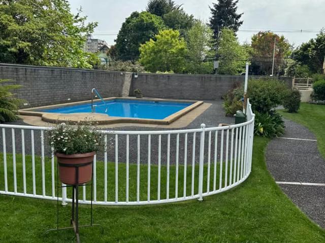 Vendo excelente departamento av. Holandesa1er piso, acceso directo a los jardines. 3 dormitorios por 225000. 00 en Temuco