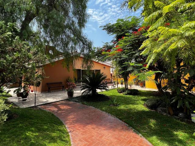Vendo hermosa Casa con 4 departamentos por las Tres Marías, Surco