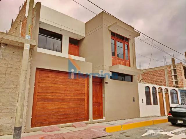 VENDO HERMOSA CASA EN 06 DE MAYO ILO