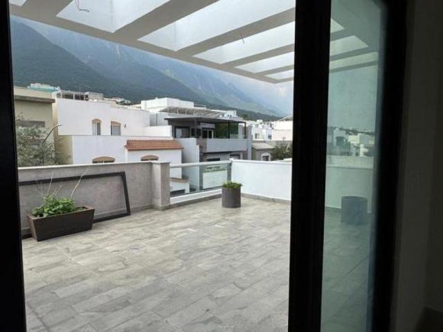 VENDO ! HERMOSA CASA en BOSQUES DE LAS CUMBRES SECTOR C