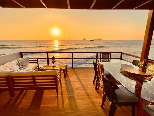 Vendo Hermosa Casa en Malecón Playa Pulpos N 1, Km 40 Playa Punta Hermosa