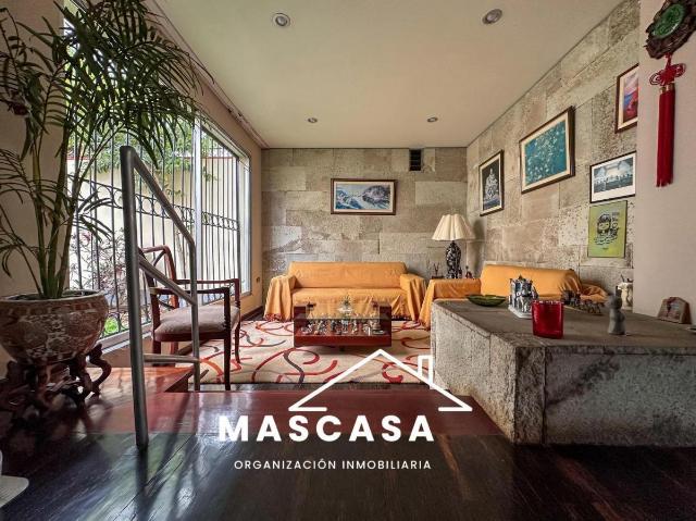VENDO HERMOSA CASA EN SAN BORJA AMPLIOS AMBIENTES UBICACION ESTRATEGICA