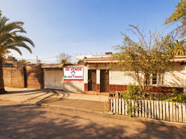 Vendo Hermosa Casa Esquina, de 274 mtrs. 2 de Superficie, Inmejorable Ubicación, Comuna Lo Prado