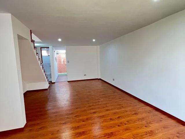 Vendo hermosa casita cerca a la universidad la catolica
