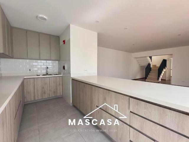 VENDO HERMOSO DUPLEX ILUMINADO DE ARQUITECTURA MODERNA