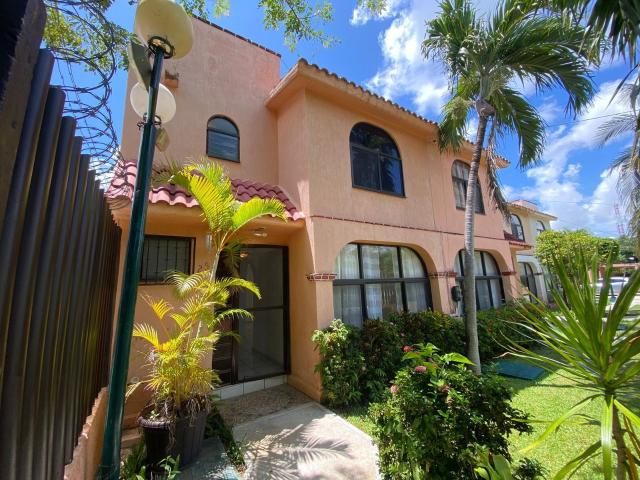 Vendo Linda Casa Centrica en Residencial Ibiza SM 18 de 3 Rec en esquina