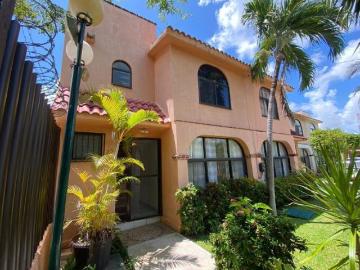 Vendo Linda Casa Centrica en Residencial Ibiza SM 18 de 3 Rec en esquina