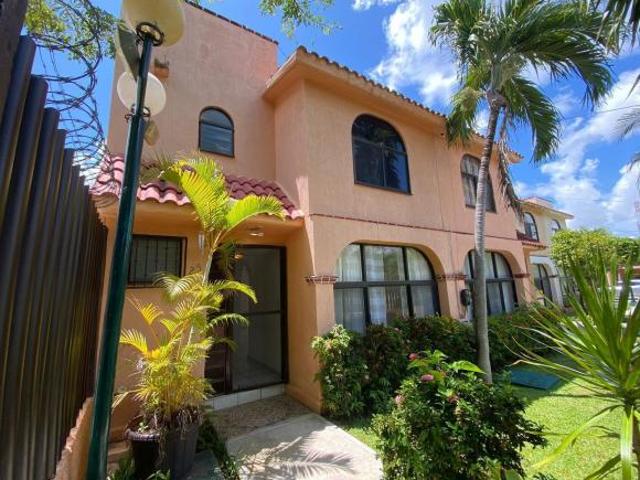 Vendo Linda Casa Centrica en Residencial Ibiza SM 18 de 3 Rec en esquina