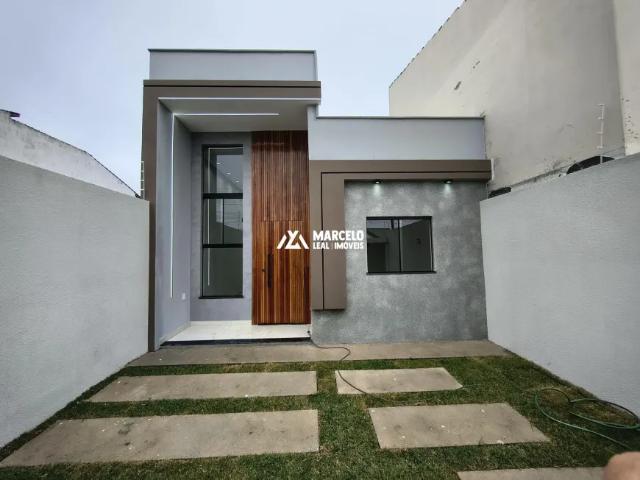 Vendo linda casa na Planta com 3 quartos sendo 1 suíte, sala com pé direito alto