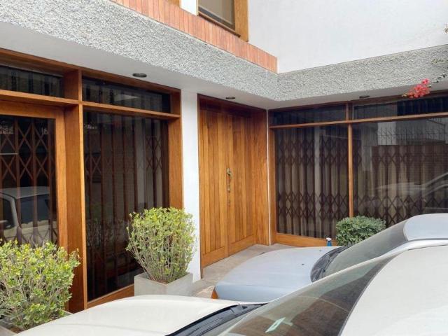 Vendo Linda Casa en Calle Colan Mz 1, Lt 1, Surco