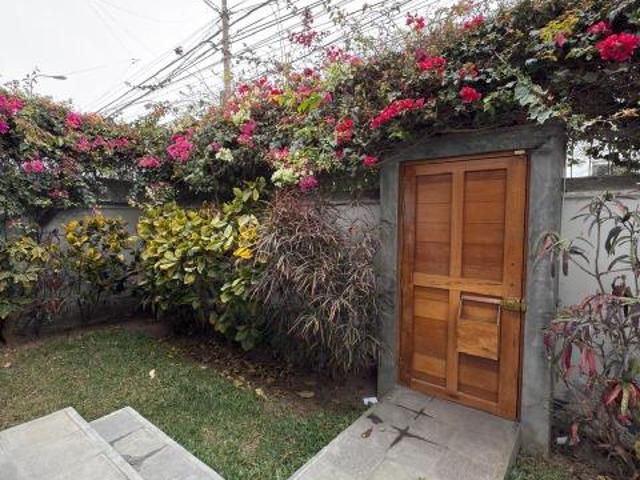 Vendo Linda Casa en Jirón Condorama N 1, Urb. Higuereta, Surco