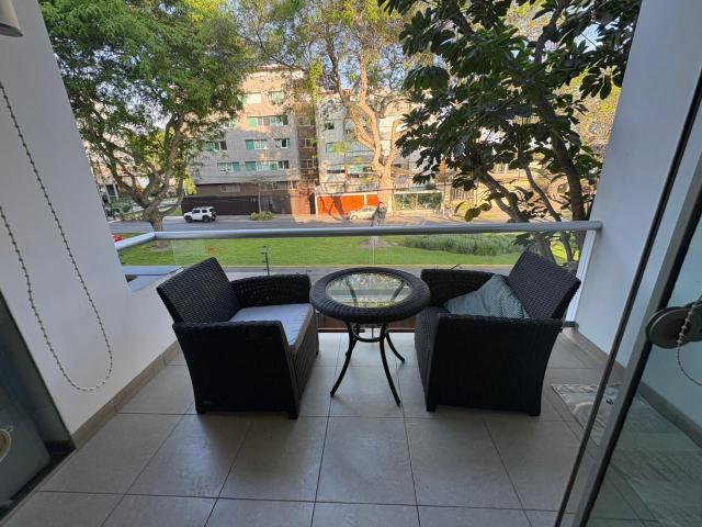 Vendo Lindo Departamento en Avenida Ernesto Montagne 1, Piso 2, Aurora, Miraflores