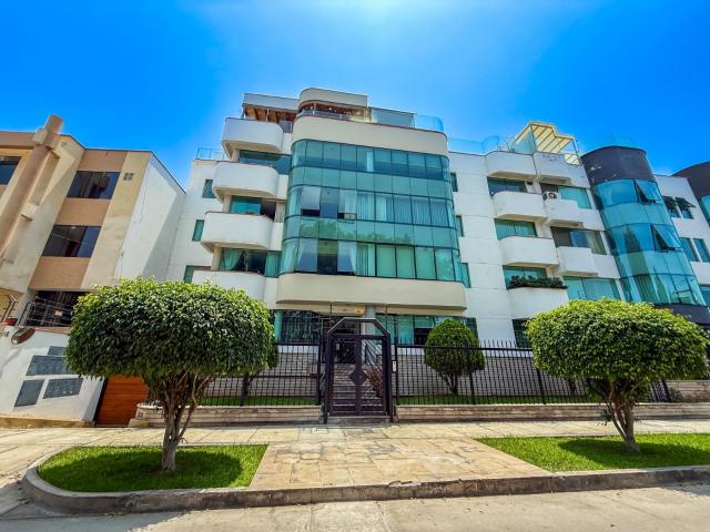 Vendo lindo Dúplex amplio y bien ubicado frente al parque en Surco