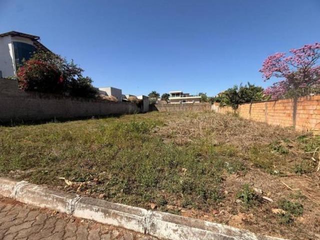 VENDO LOTE NASCENTE E MURADO CONDOMINIO PRIVE I QUADRA 3 LAGO NORTE OPORTUNIDADE