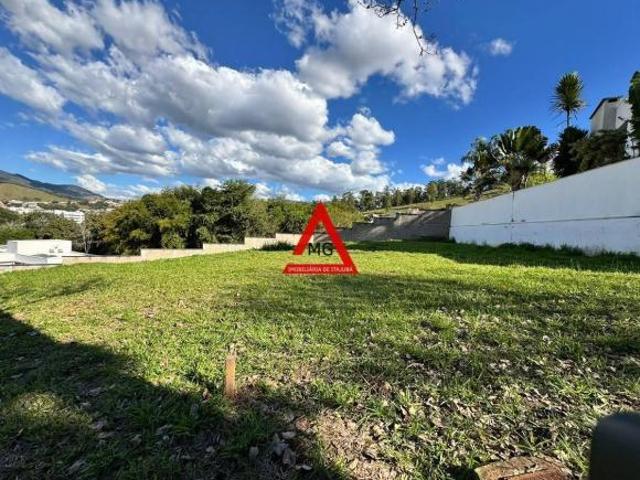 VENDO LOTE NO CONDOMÍNIO ARAUCÁRIA NO BAIRRO PINHEIRINHO EM ITAJUBÁ/MG