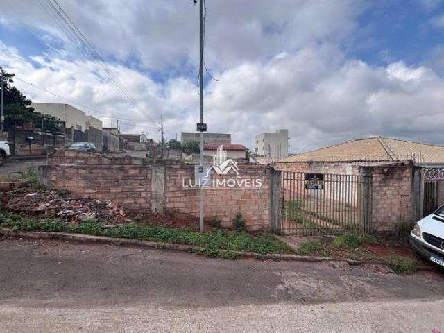 Vendo Lote Esquina 239.39m² Com Estrutura Bairro Lírios dos Campos II São Gotardo MG