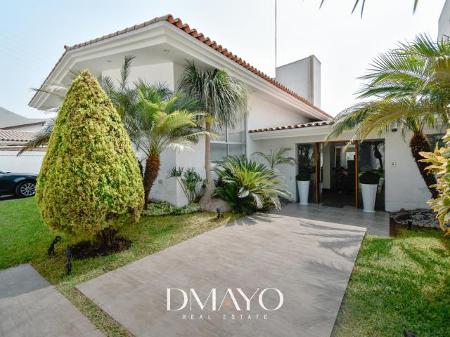 VENDO LUJOSA CASA DE 564 M² EN ZONA PRIVADA DE LA MOLINA 6 DORM 4 COCHERAS PISCINA