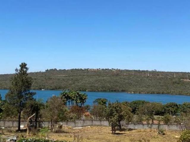 Vendo maravilhoso lote com vista panorâmica para o lago!