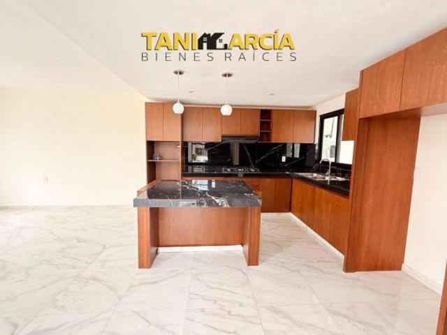 Vendo Moderna Casa en Esquina estilo minimalista y doble altura en Fraccionamiento Privado en Fortín