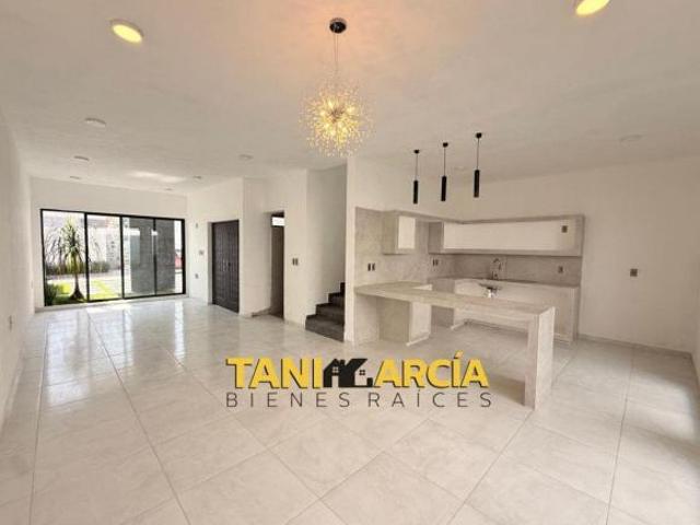 Vendo moderna casa en preventa! Fraccionamiento Privado en Fortín! a unos minutos de Plaza Shangrila
