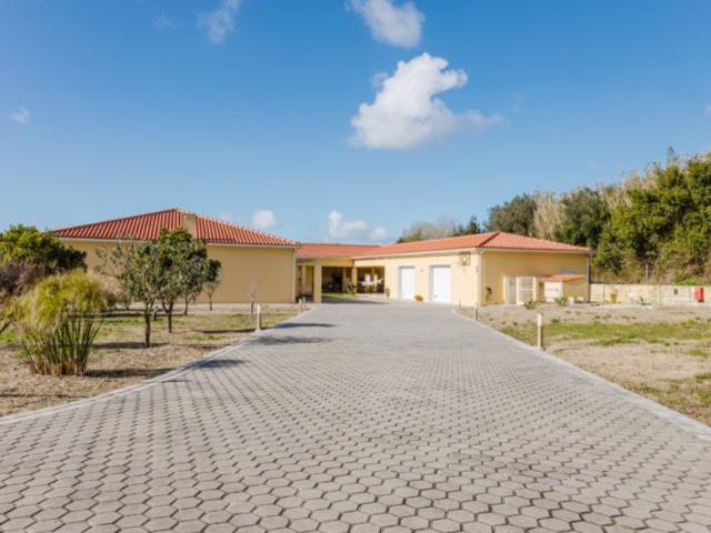 Vendo moradia T4 Térrea com vistas deslumbrantes