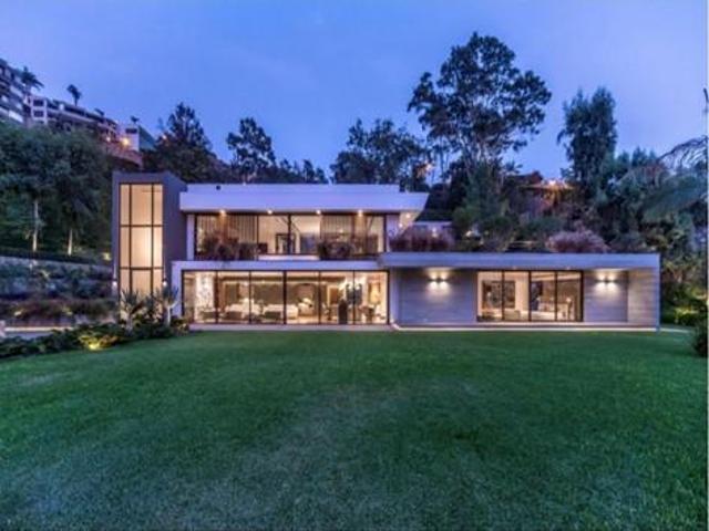 Vendo o alquilo Hermosa Casa en Jiron El Cascajal, Urbanizacion Casuarinas, Surco