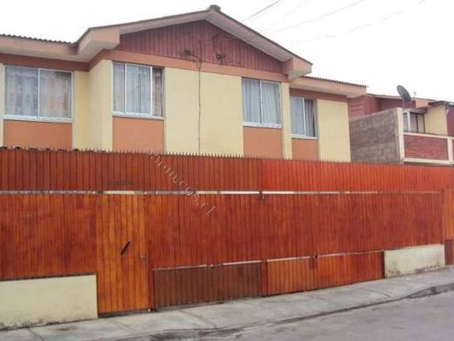 VENDO O ARRIENDO DOS CASAS UNIDAS