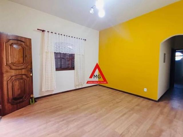 VENDO ÓTIMA CASA COM 4 QUARTOS E QUINTAL NO BAIRRO BOA VISTA EM ITAJUBÁ/MG