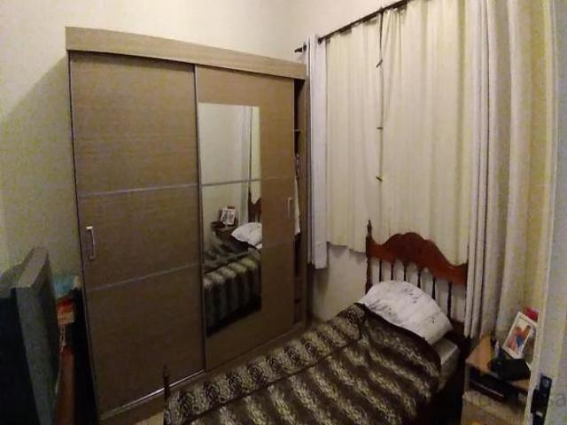 Vendo ou troco casa com excelente localização na avenida. 3 quartos sendo 1 suíte e 2 vagas de garag