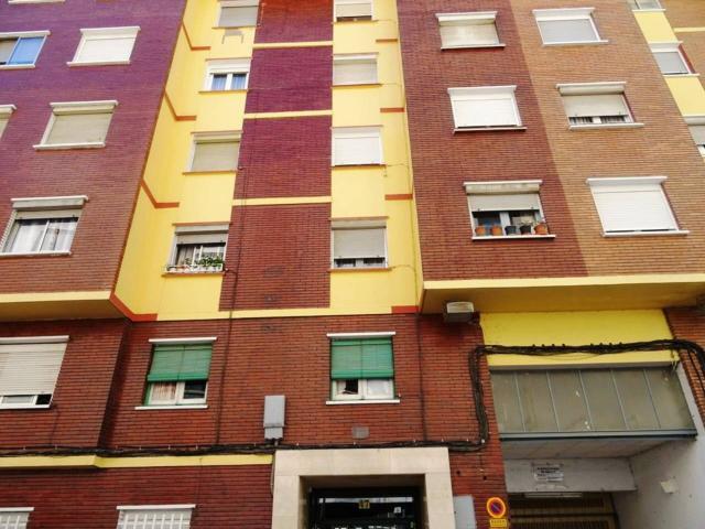 VENDO PISO EN ALMOZARA