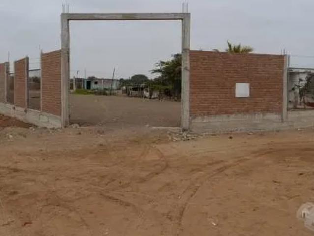 VENDO PROYECTO DE TERRENO CERCADO CON PAREDES DE LADRILLO DE 1200mt2 en la granja carretera a ciudad de Dios