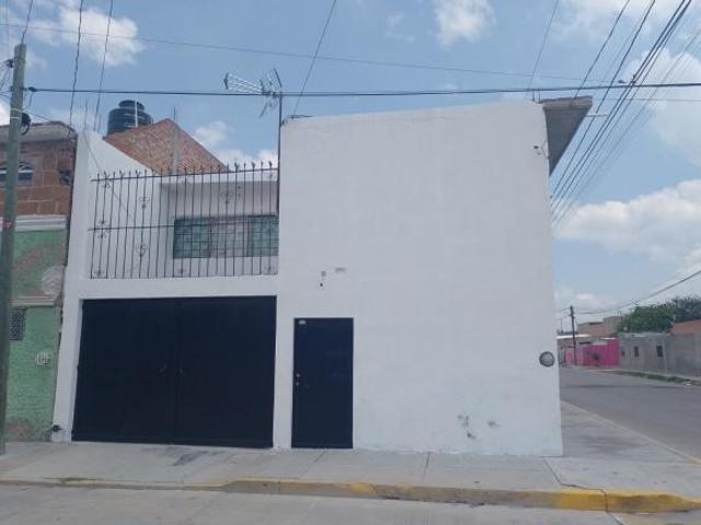 Vendo propiedad grande en Ampliacion Emeteria Valencia