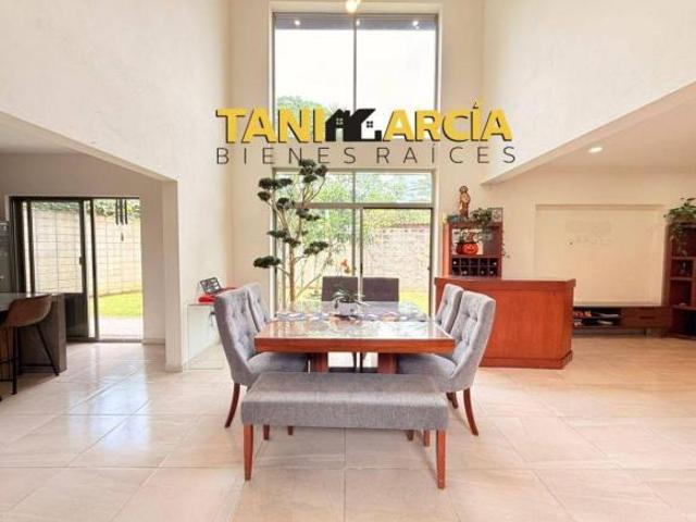 Vendo Propiedad de 981 m2 terreno y 360 m2 construcción en Fortín, zona Los Pinos