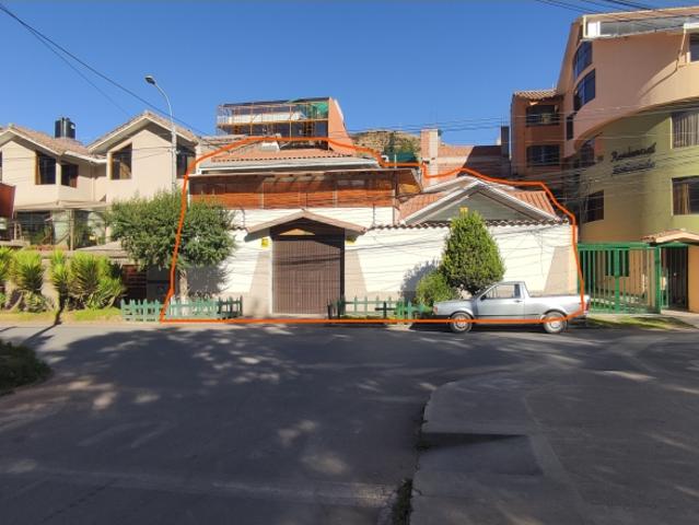 VENDO RESIDENCIA LUJOSA 330 M2 FRENTE AL PARQUE HUANCARO CUSCO