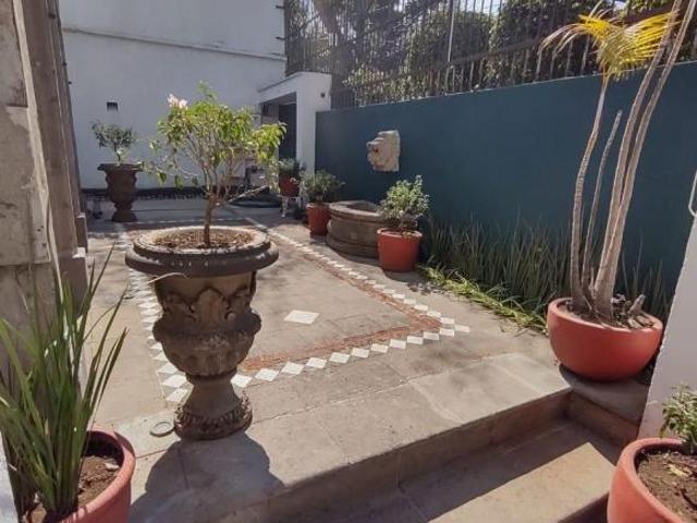 Vendo Residencia sola con caseta de vigilancia