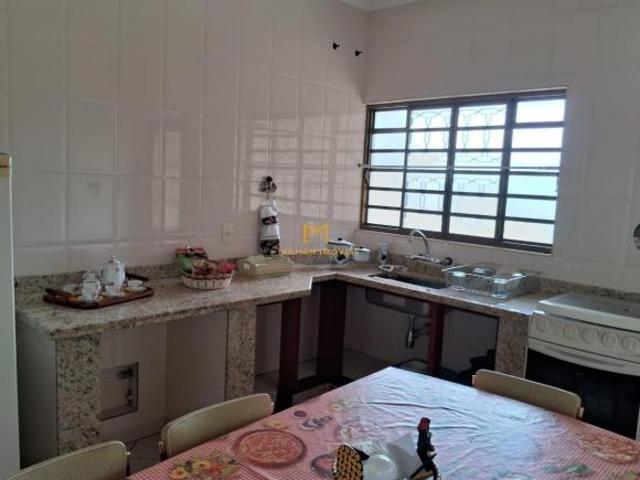 Vendo Sítio de Luxo em Elias Fausto SP: 3 Quartos, 1 Suíte, Piscina e Lareira!