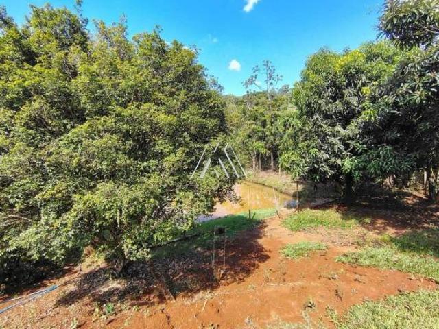 Vendo sitio em Itatiaiuçu de 4.000m² com 02 casas com excelente localização