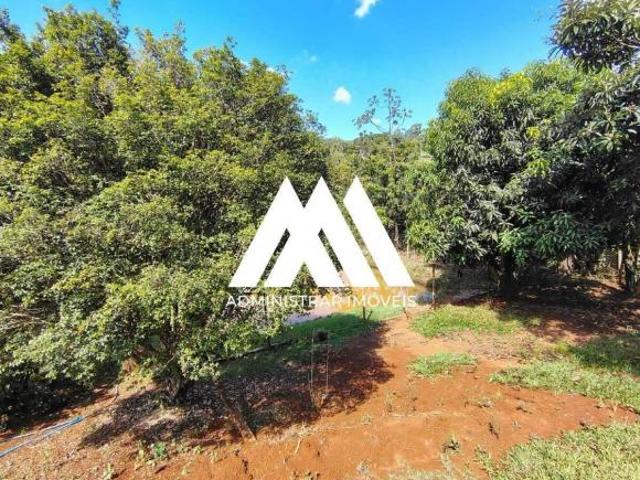 Vendo sitio em Itatiaiuçu de 4.000m² com 02 casas com excelente localização