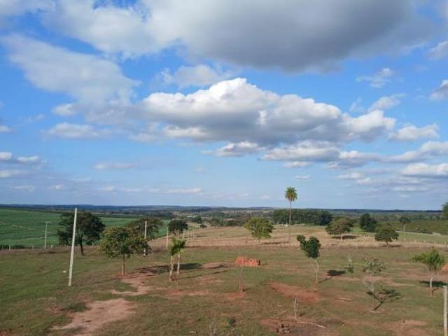 Vendo ?Sítio Região de iacanga sp? ?São 25 alqueires total ?Aproveitamento de 80 a 90% para p