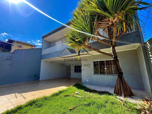 VENDO Sobrado com Piscina e 4 Quartos sendo 1 suíte na Região Leste