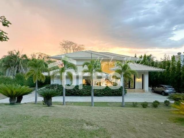 Vendo Sobrado de Alto Padrão Mobiliado com 4 Suítes no Aldeia do Vale – Goiânia