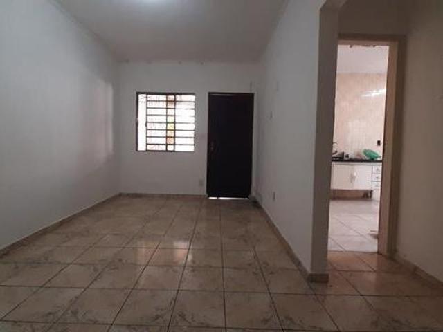 Vendo sobrado 3 dorms, 2 vagas, quintal, edicula e wc. FL22