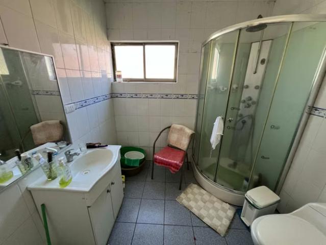 Vendo solida casa, gran terreno, | 4 dormitorios por 230000. 00 en Chillán