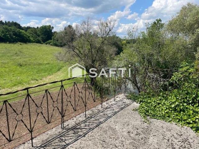 Vends Enclos de 6,4 hectares avec maison à rénover à 4 minutes du centre de Nérac 47