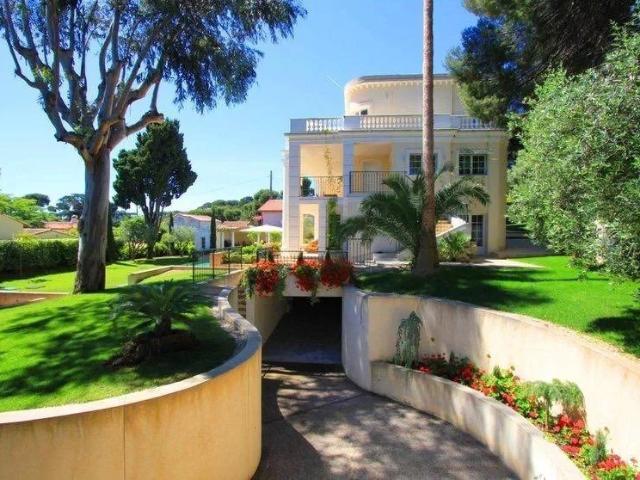Vendre Élegante Villa Cap D’Antibes 100M De La Plage Vue. 230m² Antibes