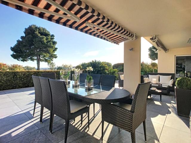 Vendu Grand Appartement Luxe Piscine Privé Antibes 146m² Antibes