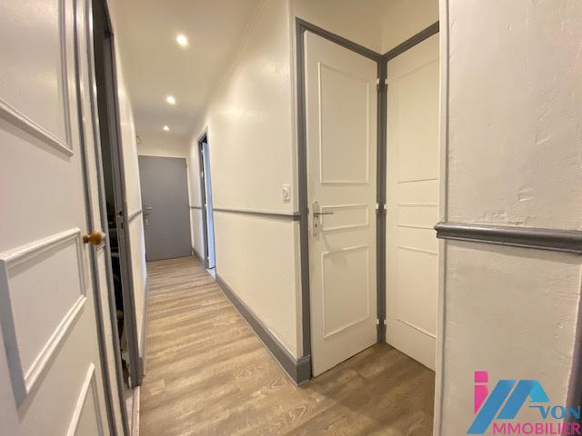 Vendu loué À La Rochette, appartement avec balcon de 64m2, grande cave et parking